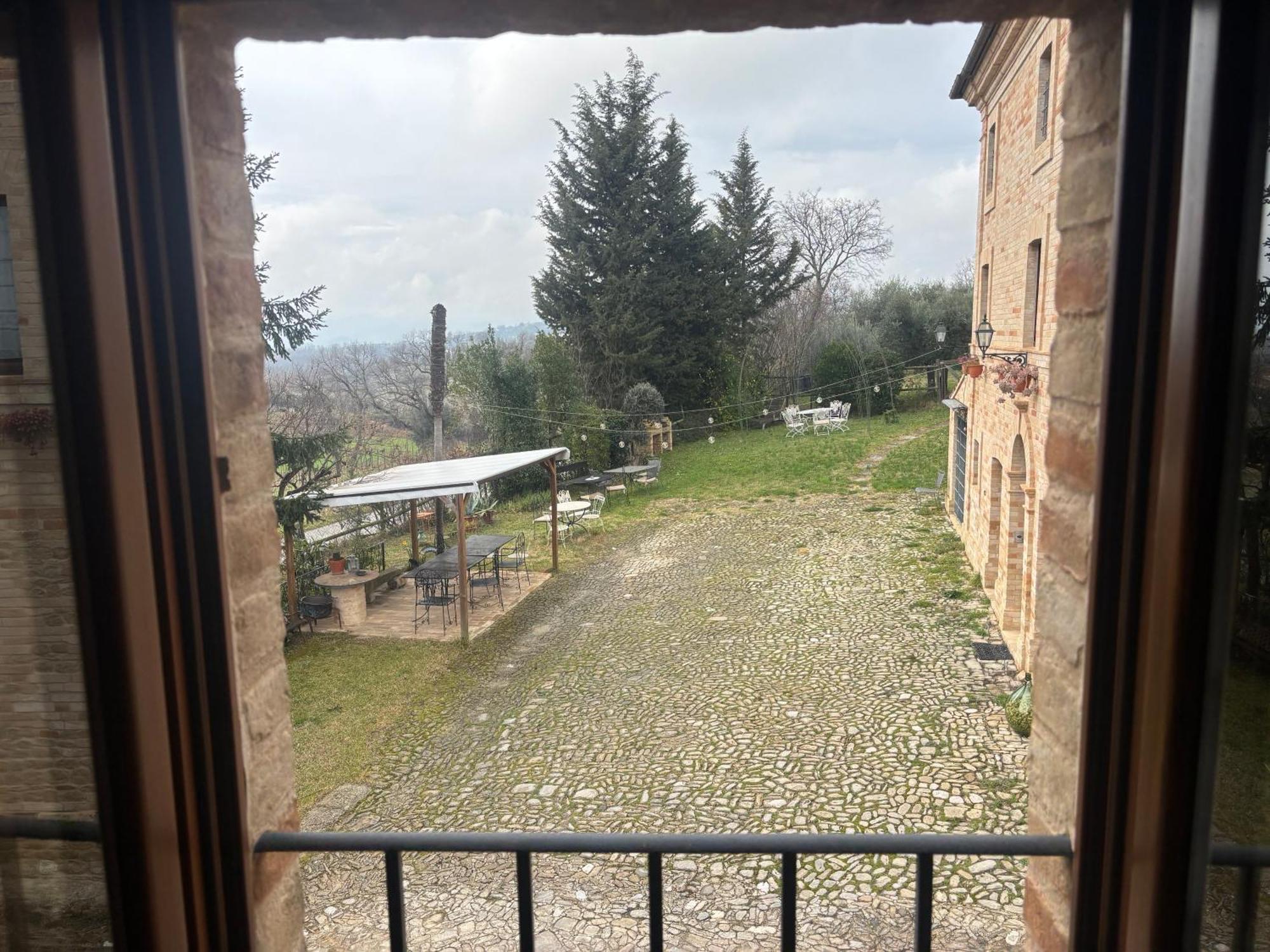 I Sassi Di San Giuseppe Guest House Montegiorgio Exterior photo