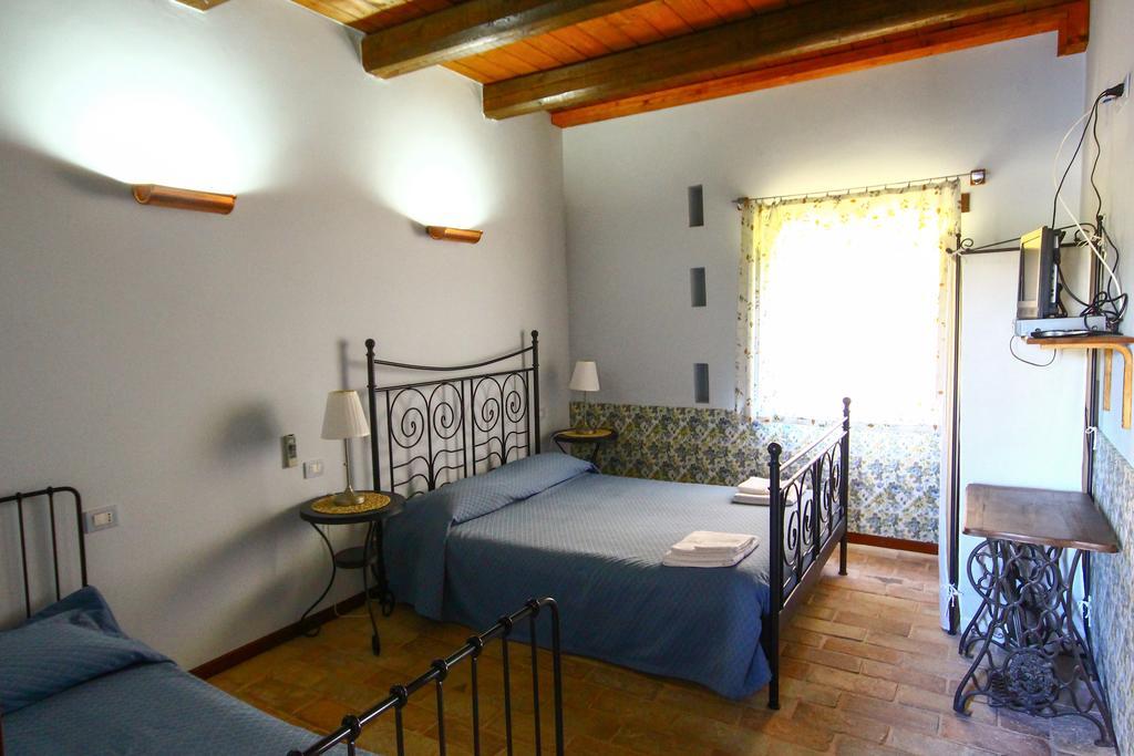 I Sassi Di San Giuseppe Guest House Montegiorgio Room photo